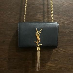 SAINT LAURENT SMALL KATE TASSEL IN GRAIN DE POUDRE EMBOSSED LEATHER BLACK